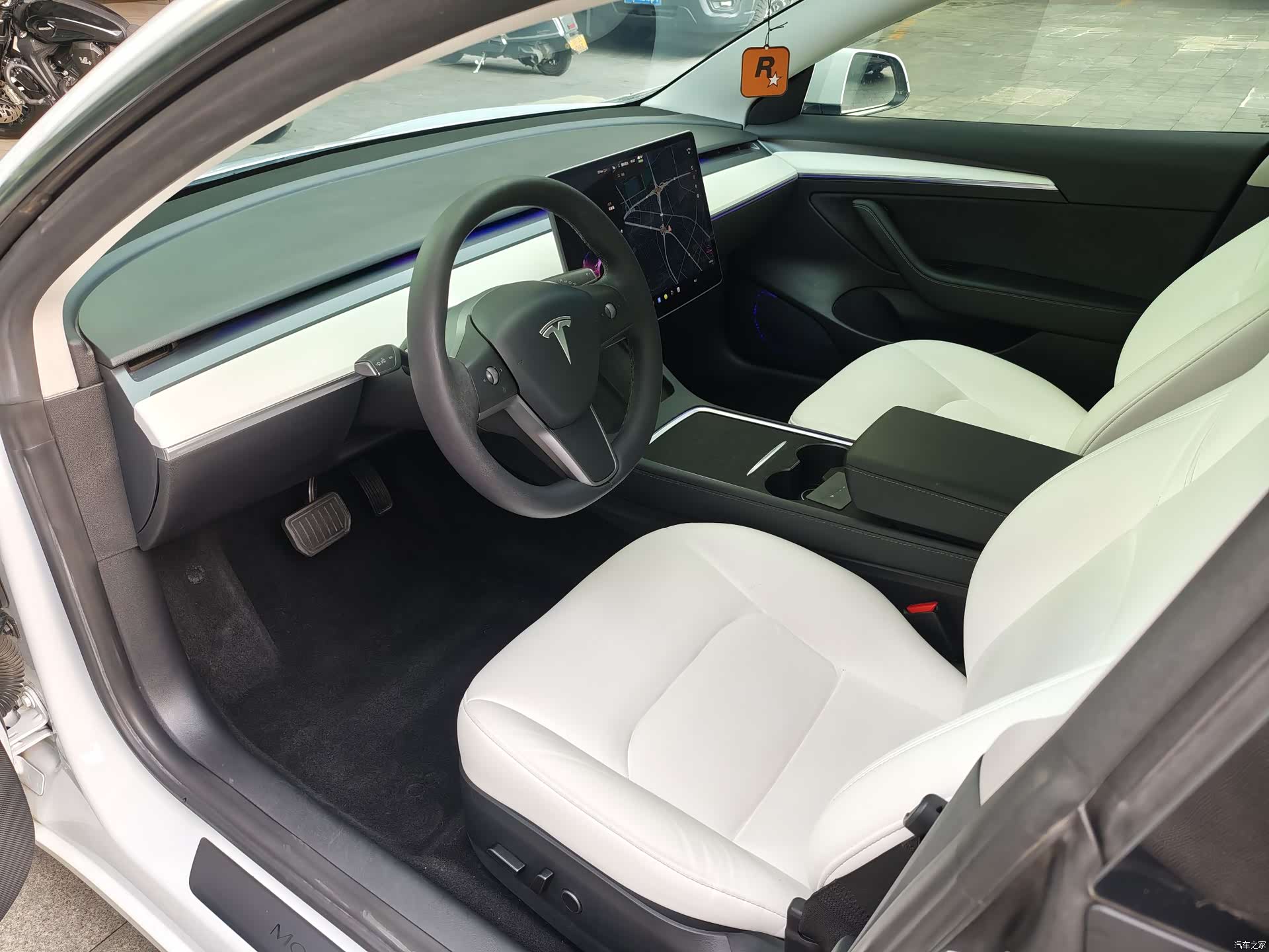 Tesla Model 3, 2021 11