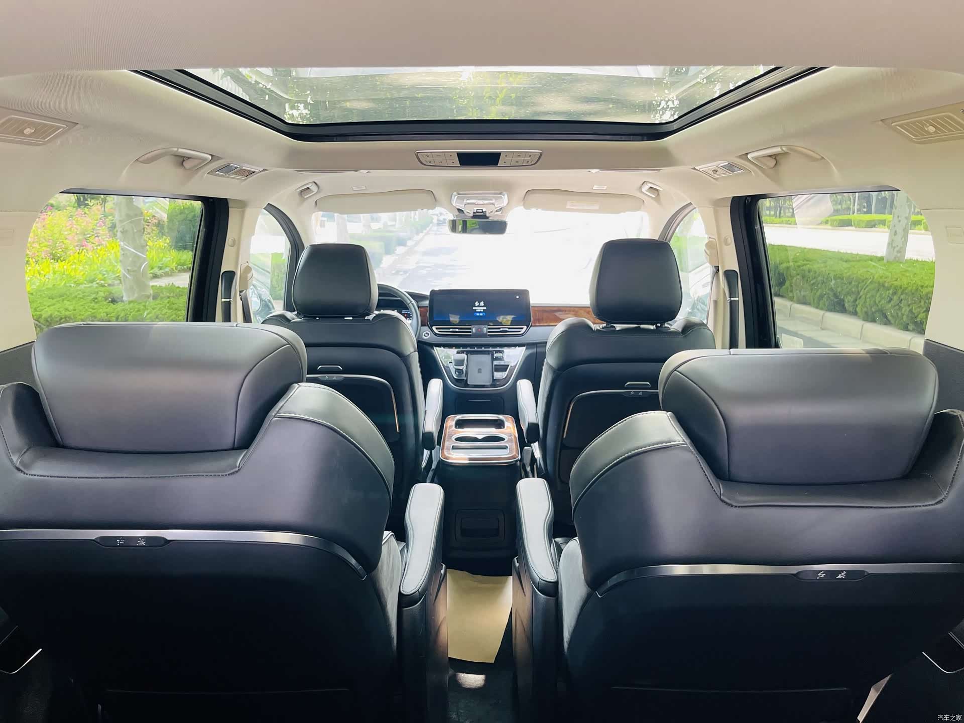 Hongqi HQ9, 2023 28