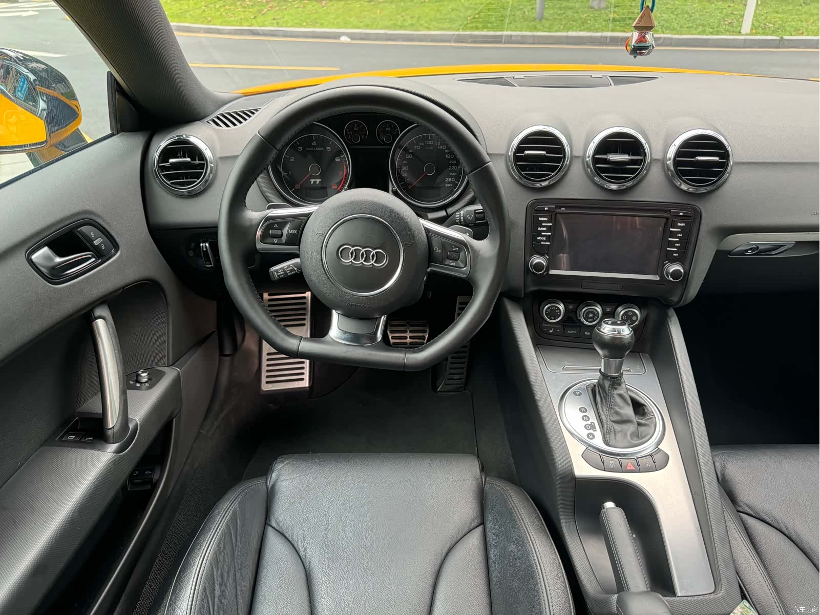 Audi TT, 2011 11