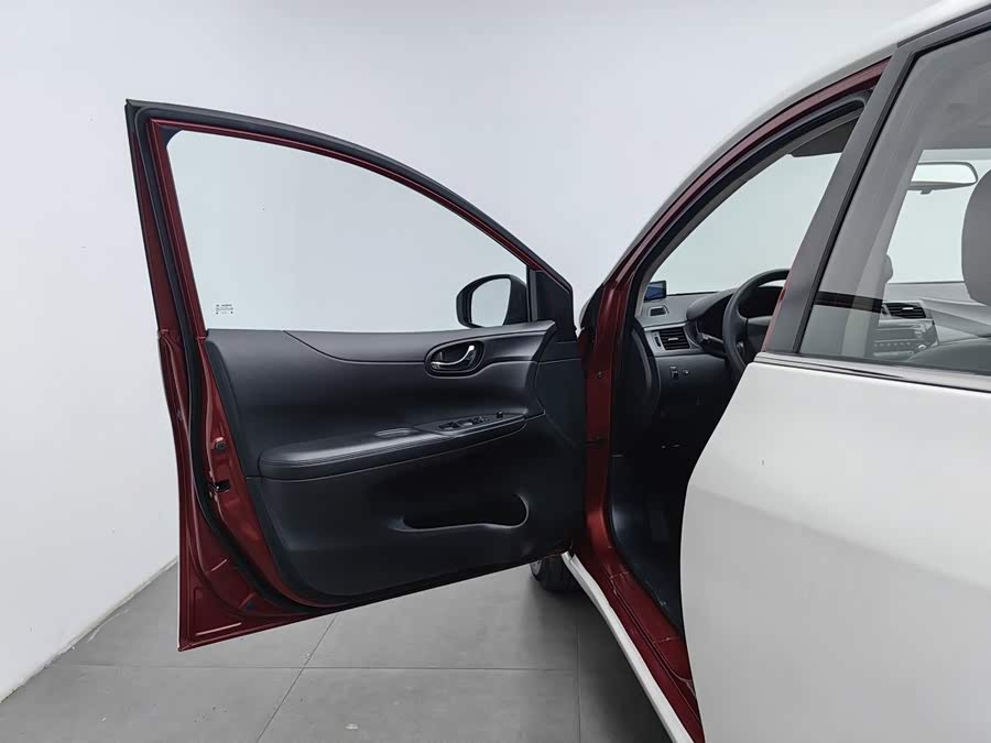 Nissan Tiida 2015, фото 8