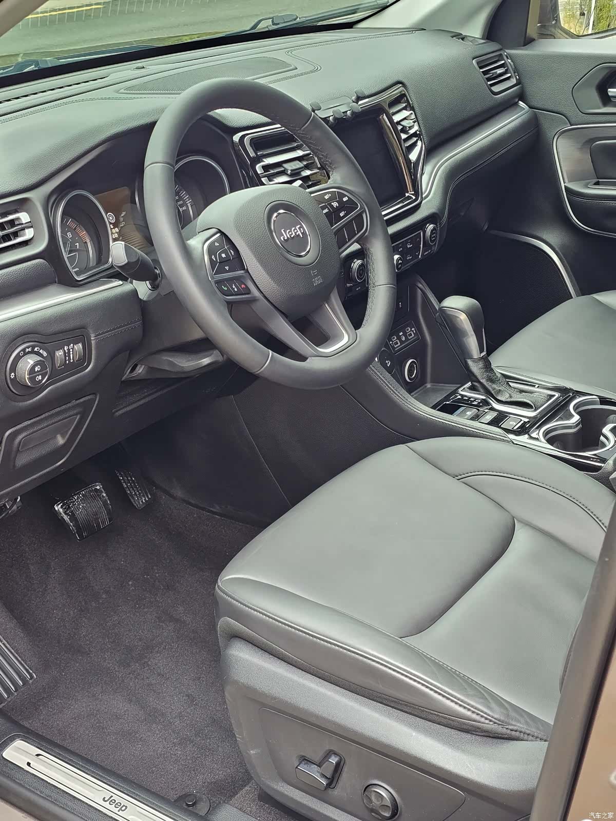 Jeep Grand Commander, 2019 4