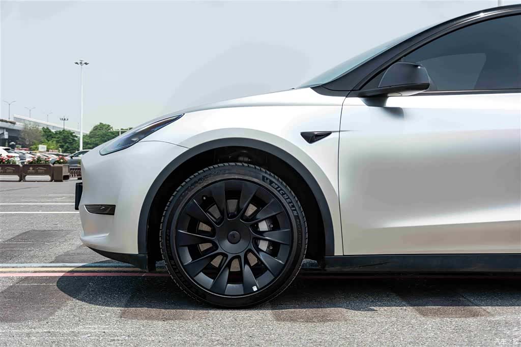 Tesla Model Y, 2024 4