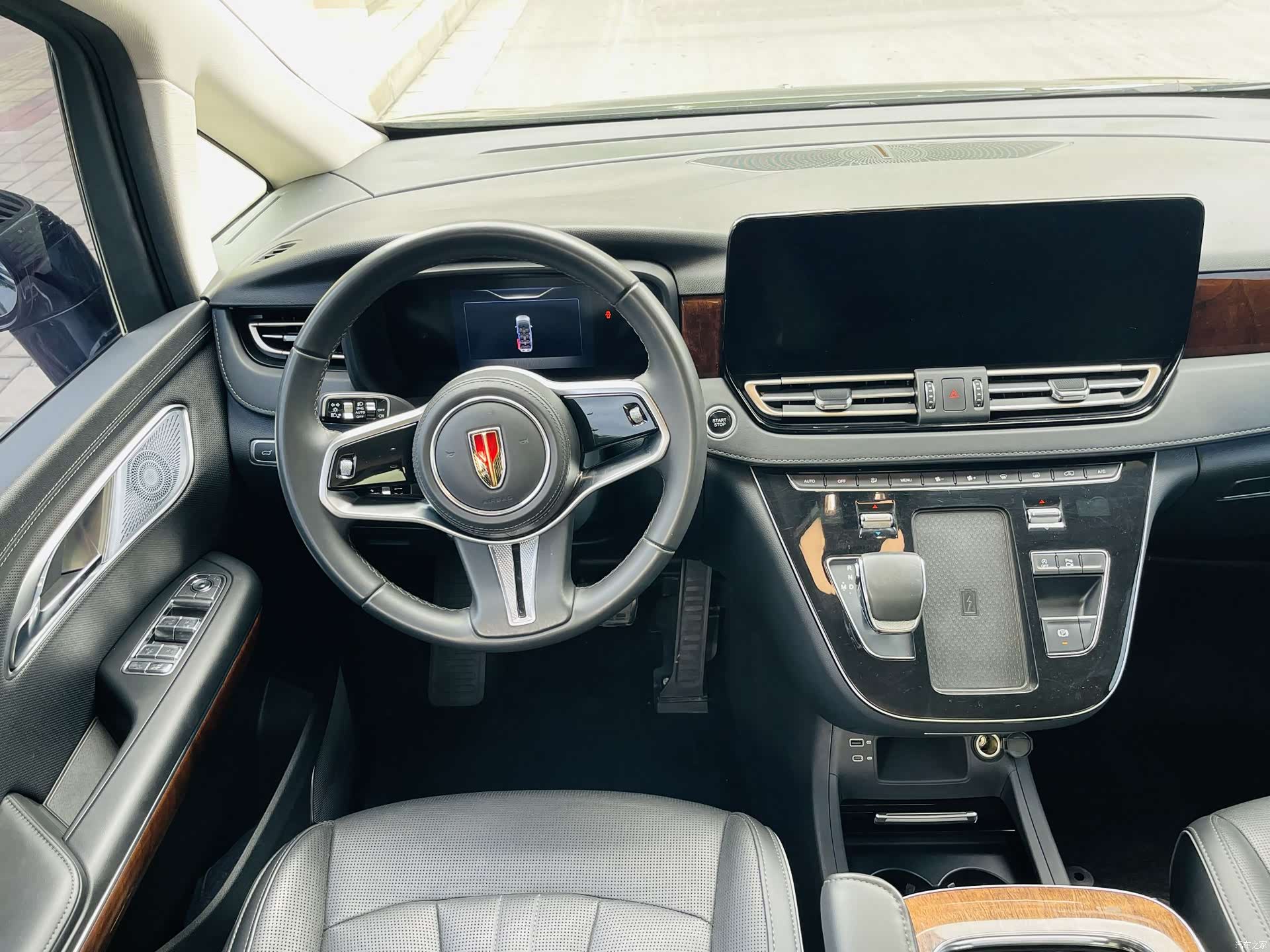 Hongqi HQ9, 2023 11