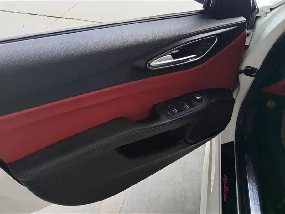 Alfa Romeo Giulia Alfa Romeo Giulia