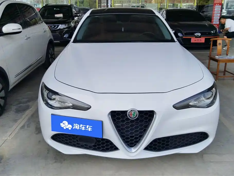 Alfa Romeo Giulia Alfa Romeo Giulia