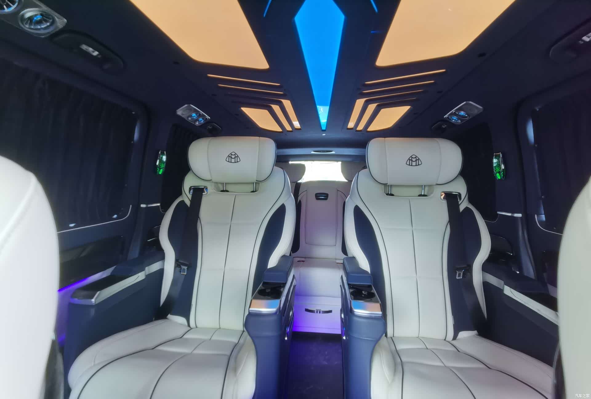 Mercedes-Benz 7, 2024 6