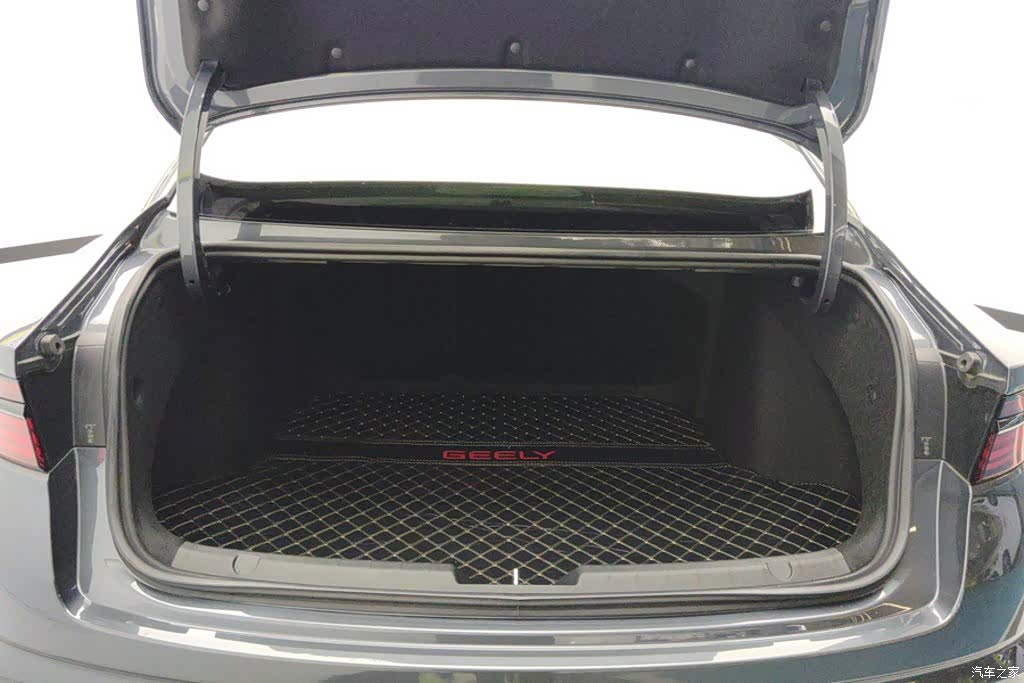 Geely Preface, 2024 4