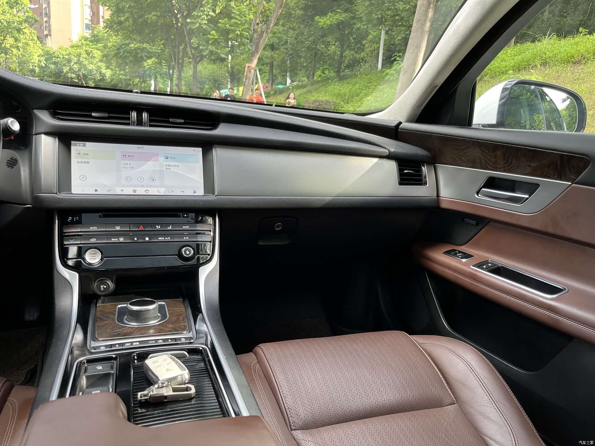 Land Rover XFL, 2018 9