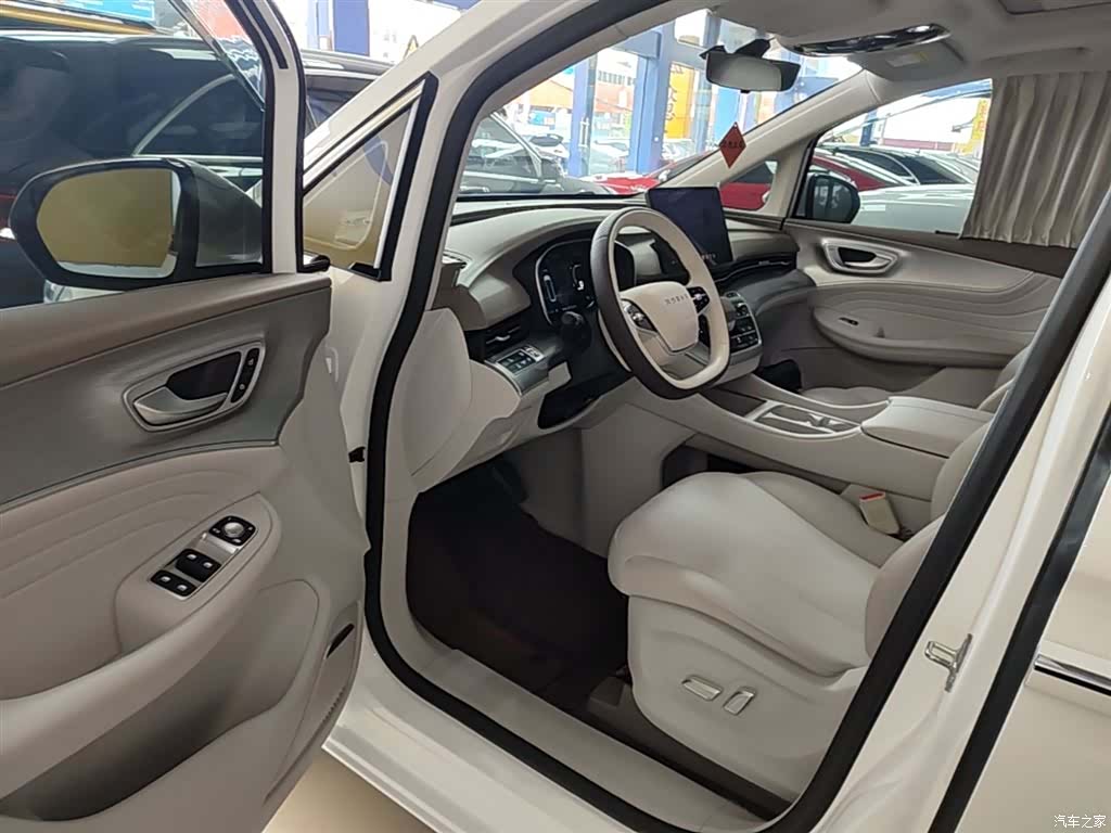 Roewe iMAX8, 2025 16