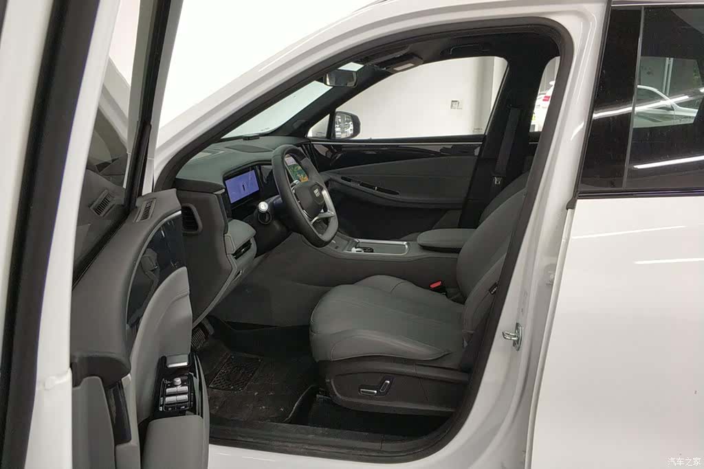 Geely Galaxy L7, 2025 9