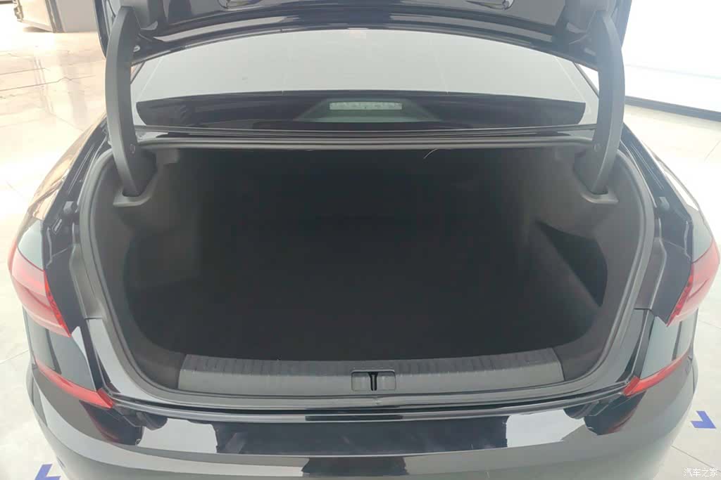 Volkswagen Passat, 2023 4