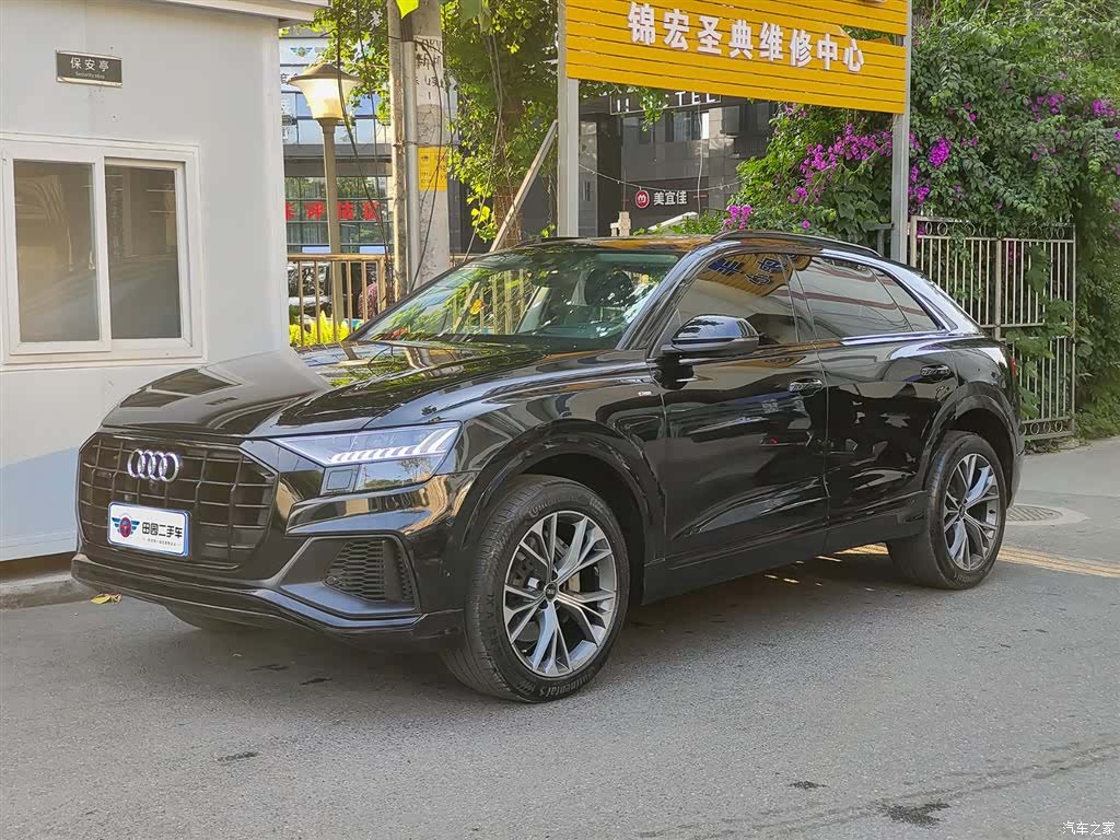Audi Q8, 2022 1