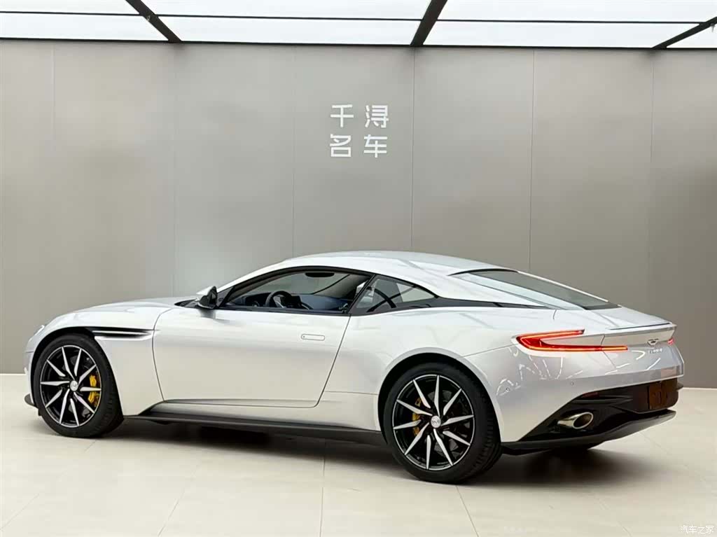 Aston Martin DB11, 2019 14