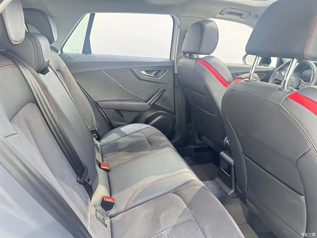 Audi Q2L, 2024 8