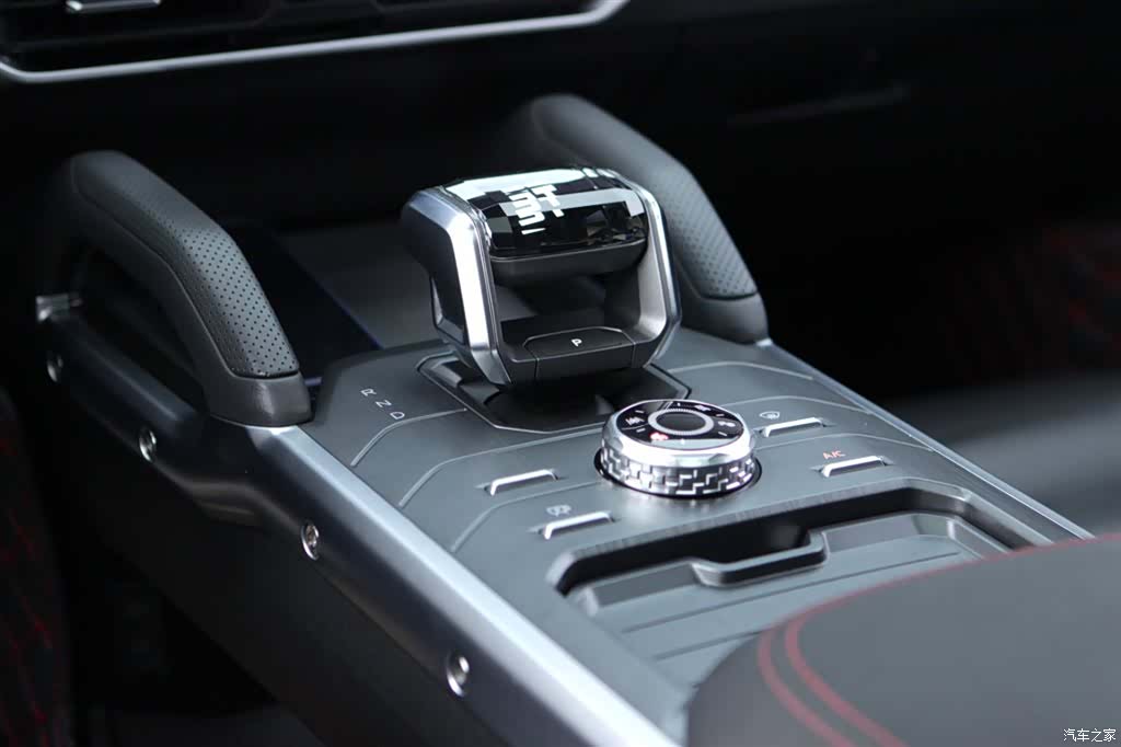 Jetour Traveller, 2025 15