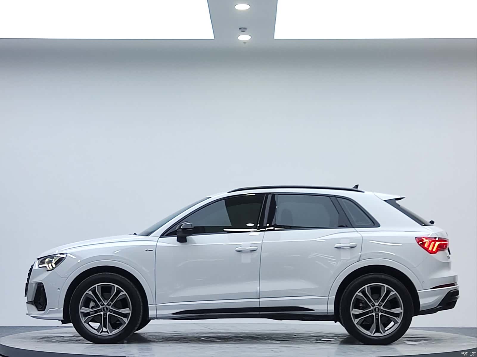 Audi Q3, 2022 все фото