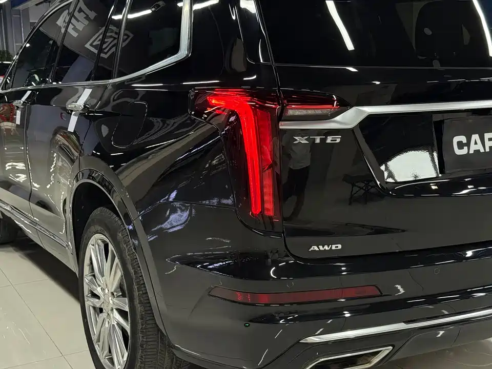 Cadillac XT6
