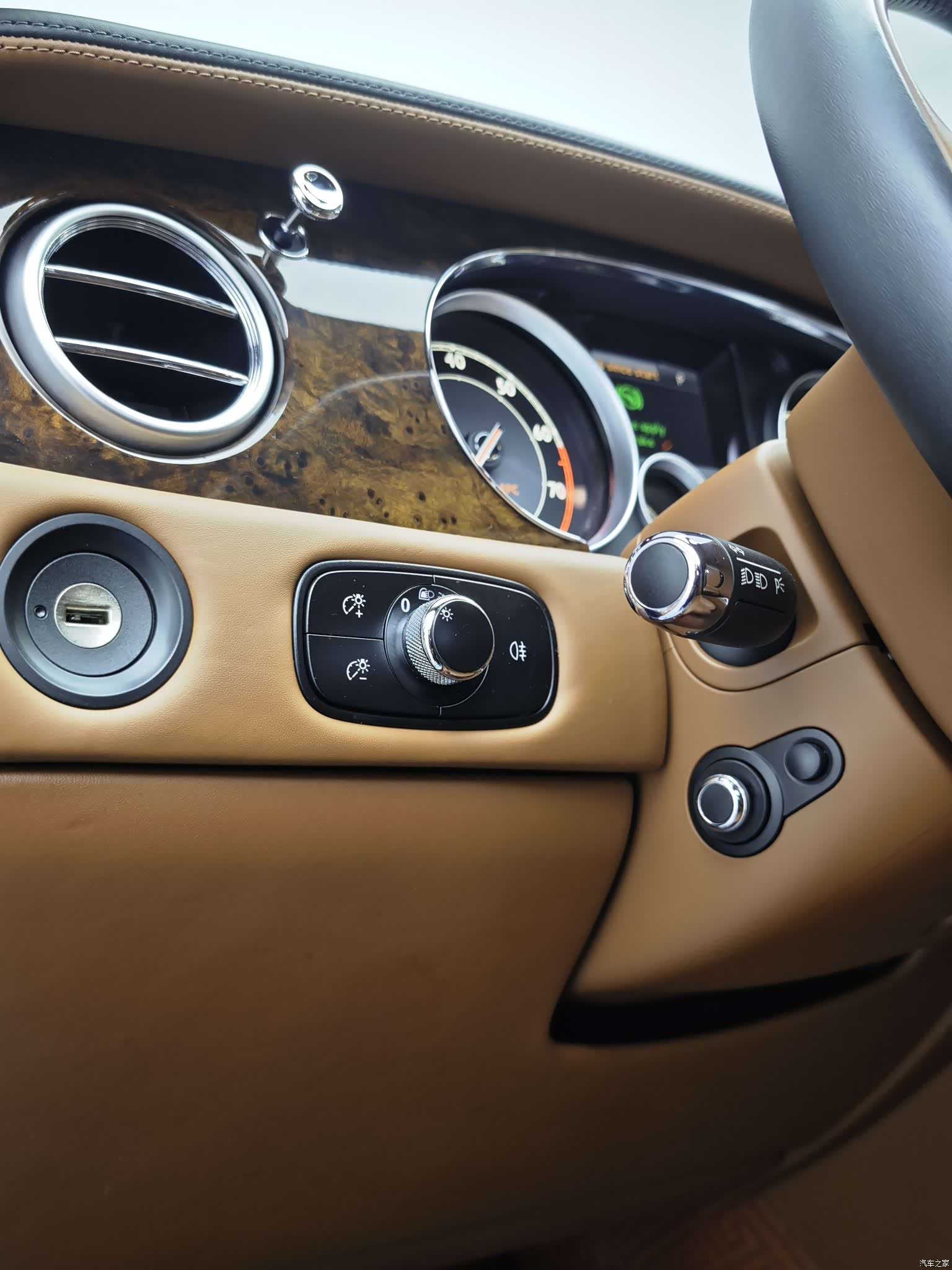 Bentley Flying Spur, 2015 40