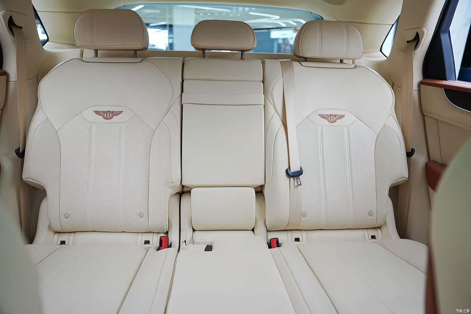 Bentley Bentayga, 2021 7
