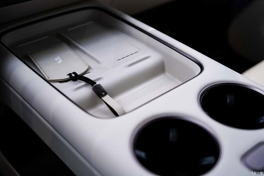 Li Auto i8, 2025 22