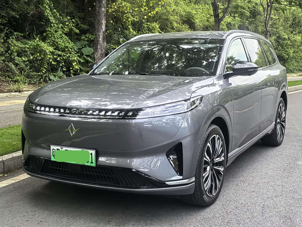 Dongfeng eπ008