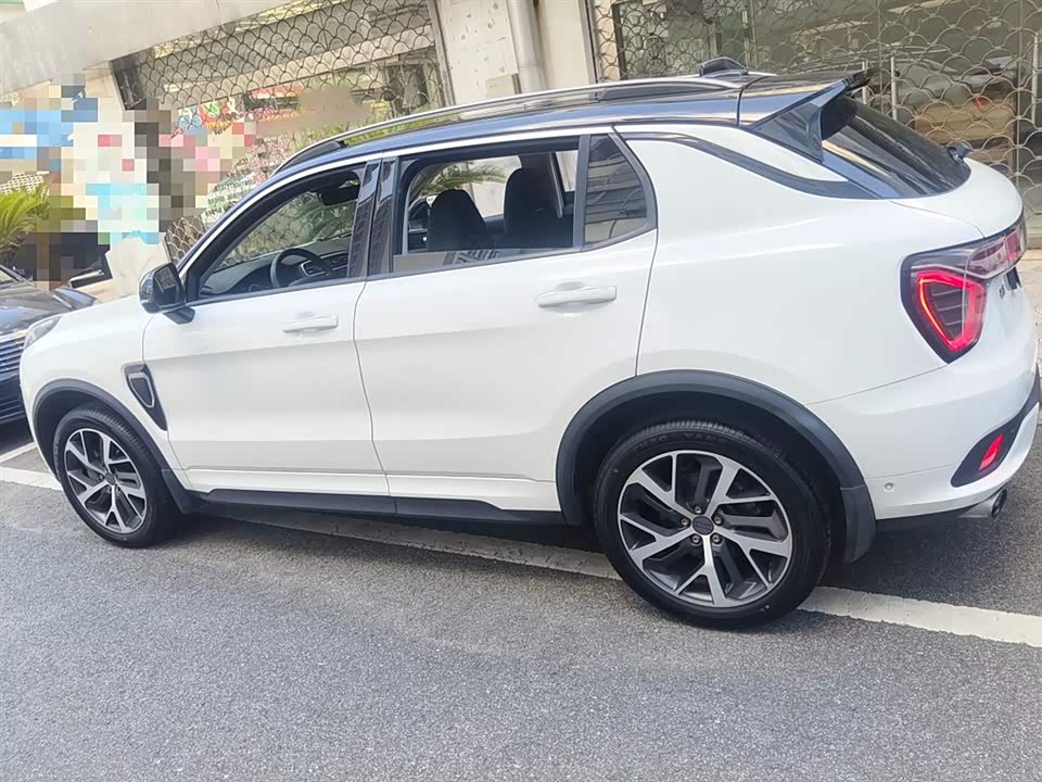 Lynk & Co 01