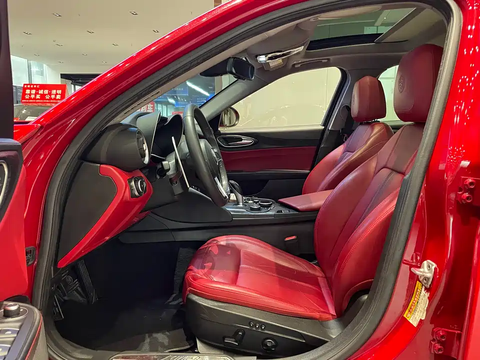 Alfa Romeo Giulia Alfa Romeo Giulia