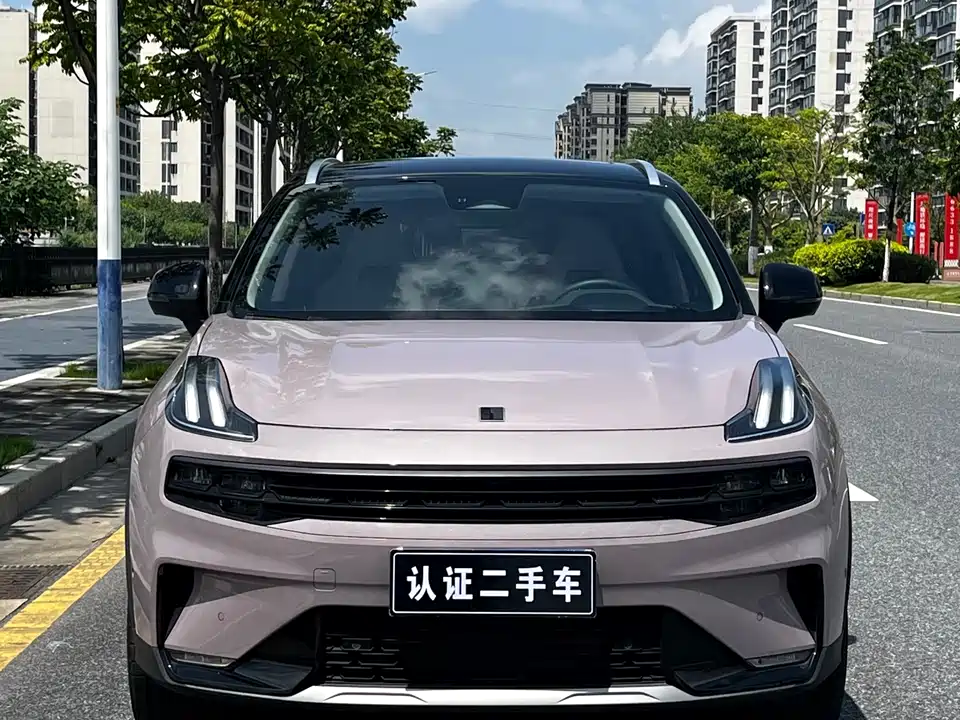 Lynk & Co 06