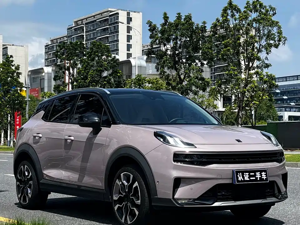 Lynk & Co 06