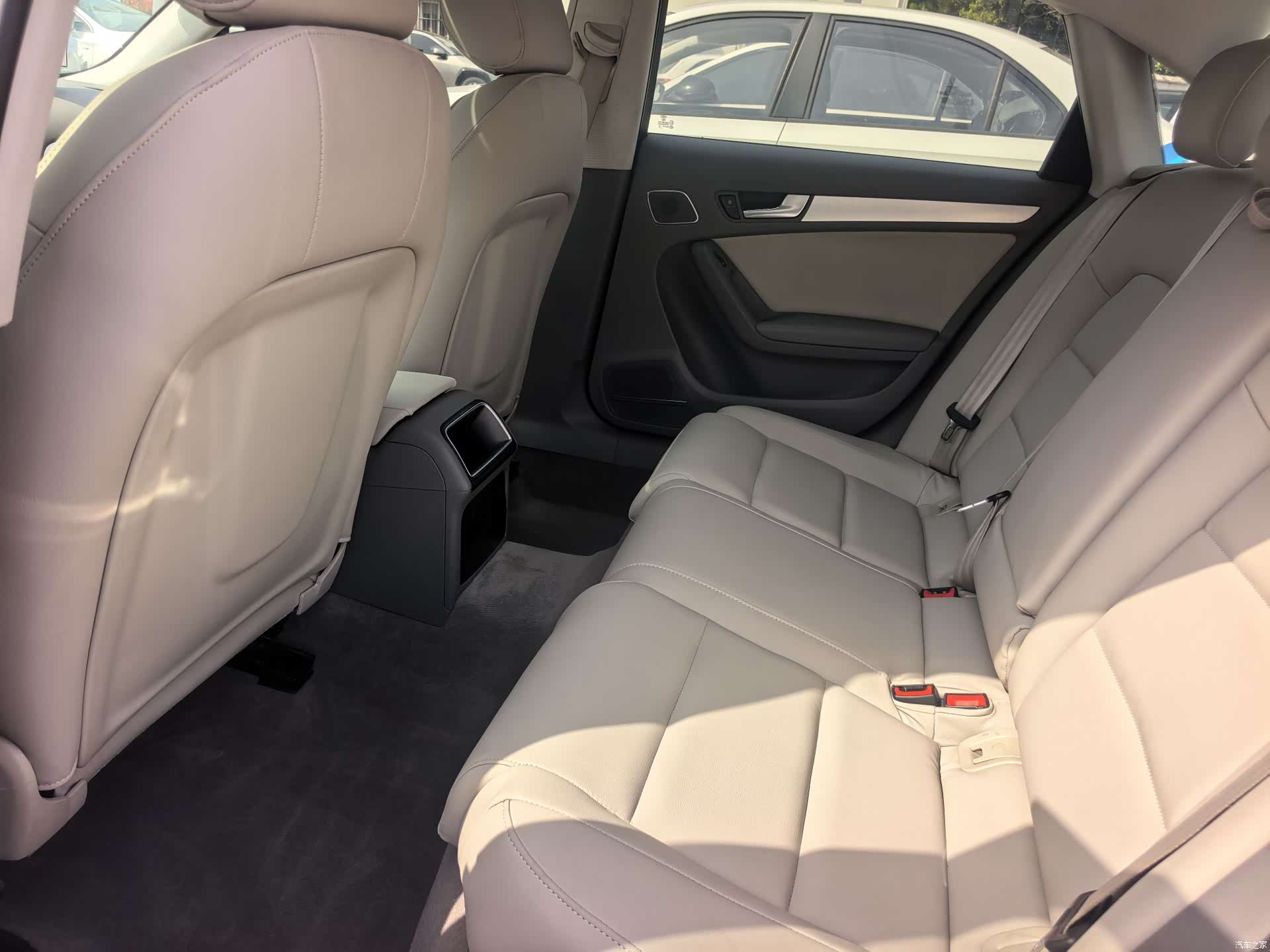 Audi A4L, 2013 15