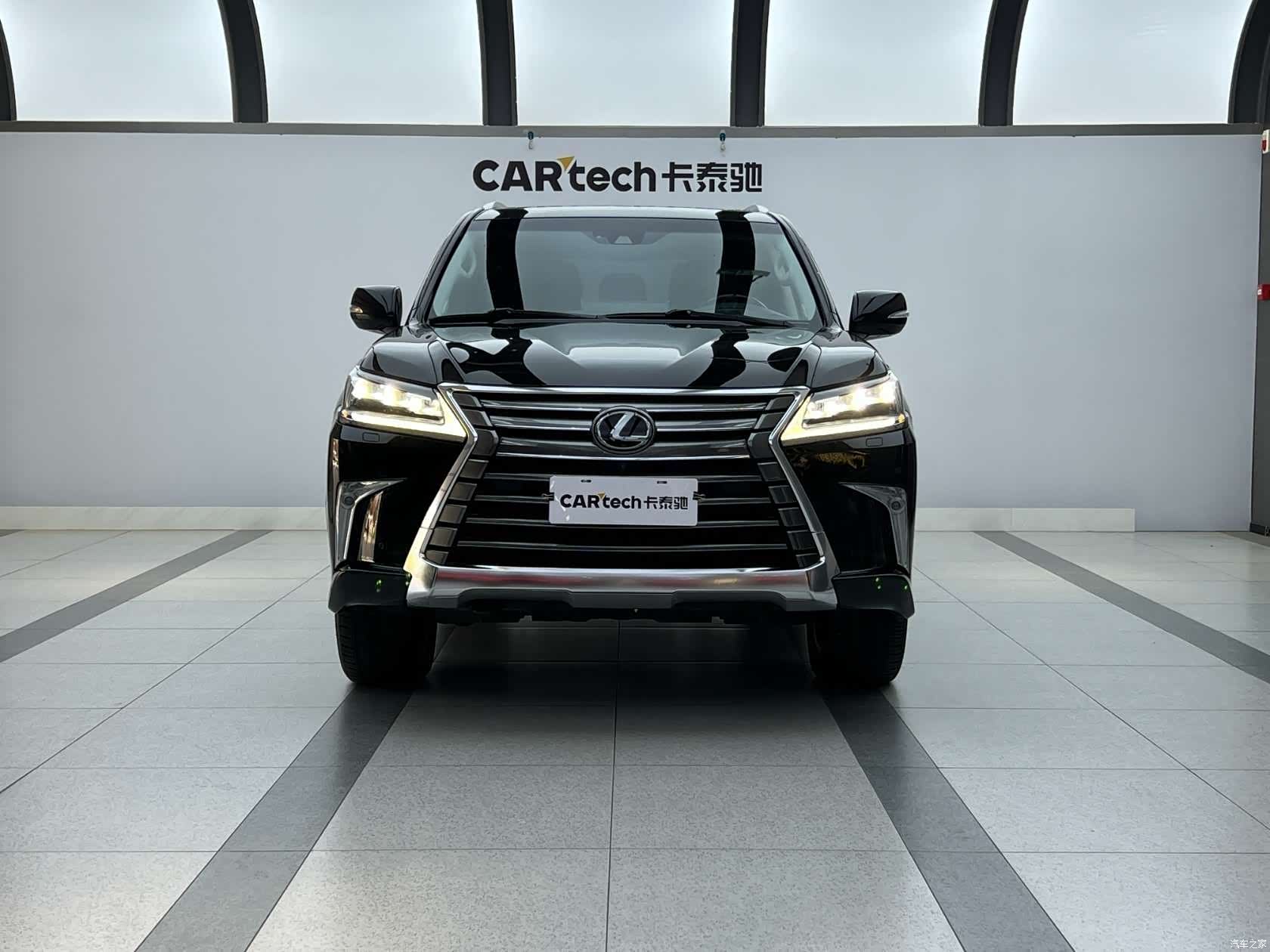 Lexus LX, 2020 1