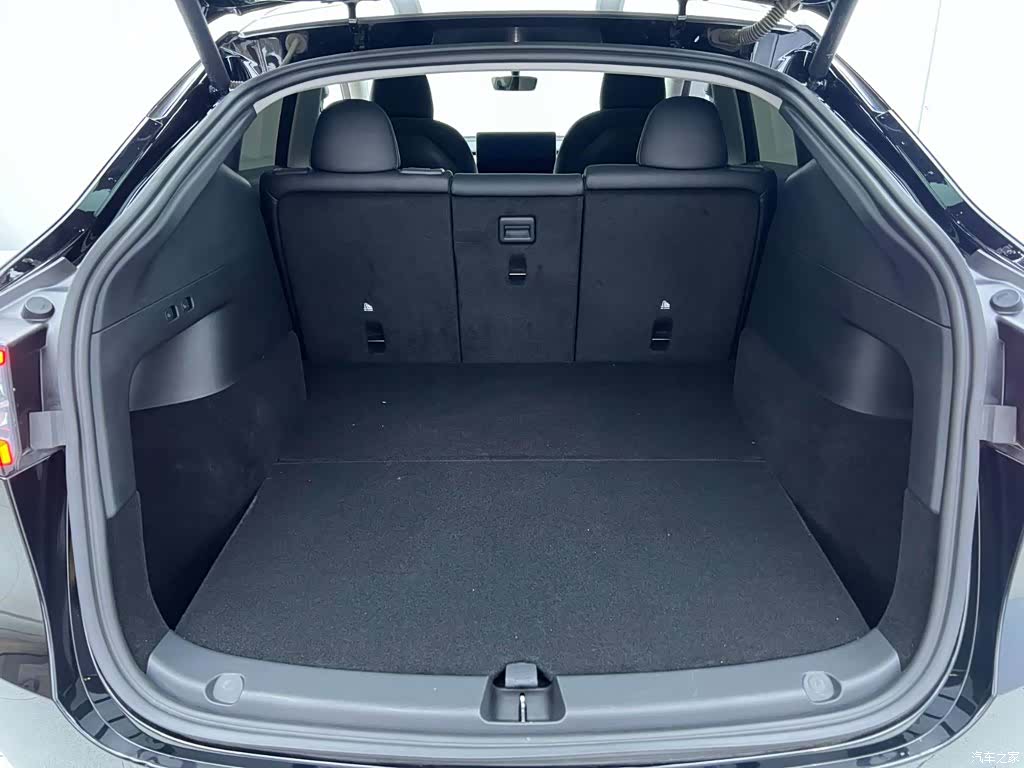 Tesla Model Y, 2021 3