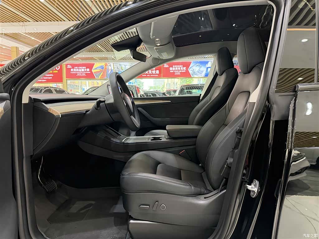 Tesla Model Y, 2023 10