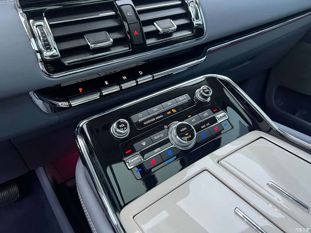 Lincoln Navigator, 2019 15