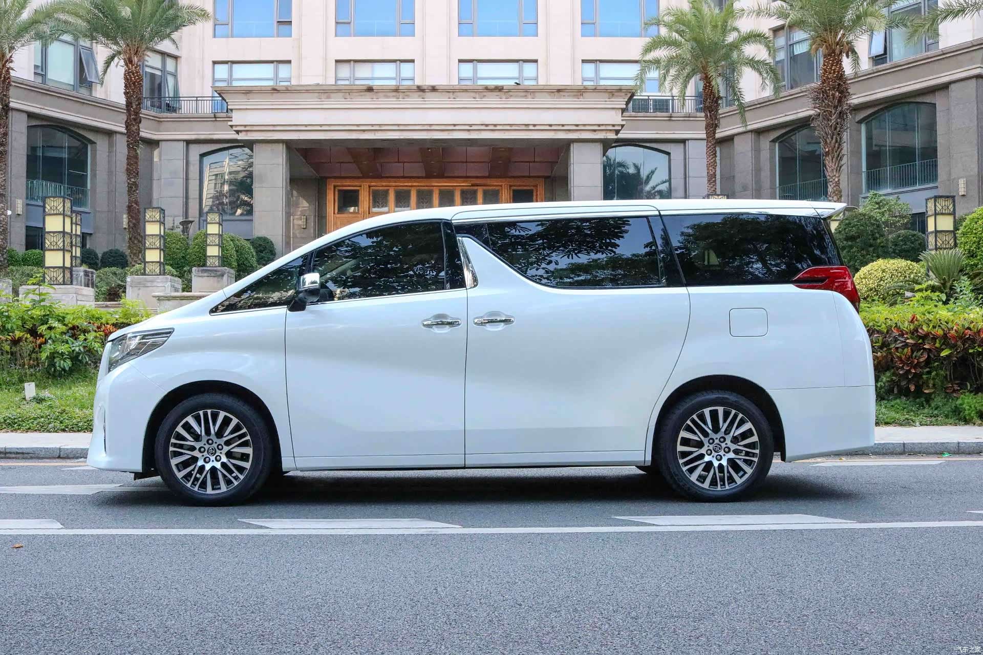 Toyota Alphard, 2018 13