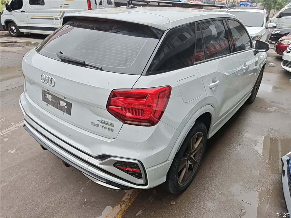 Audi Q2L, 2023 все фото