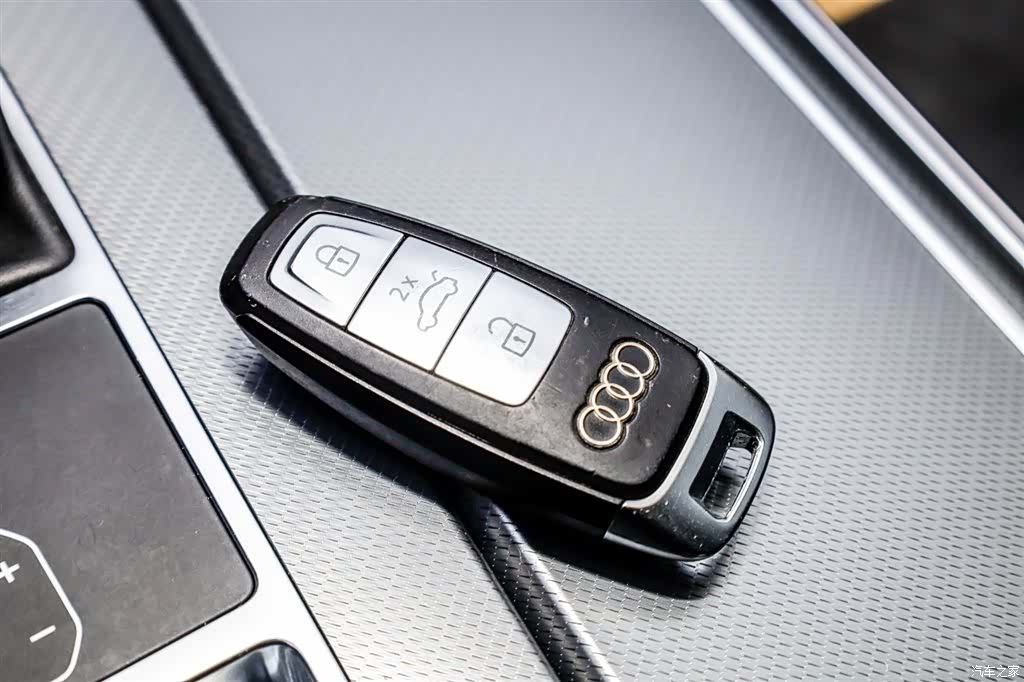 Audi A7L, 2024 21