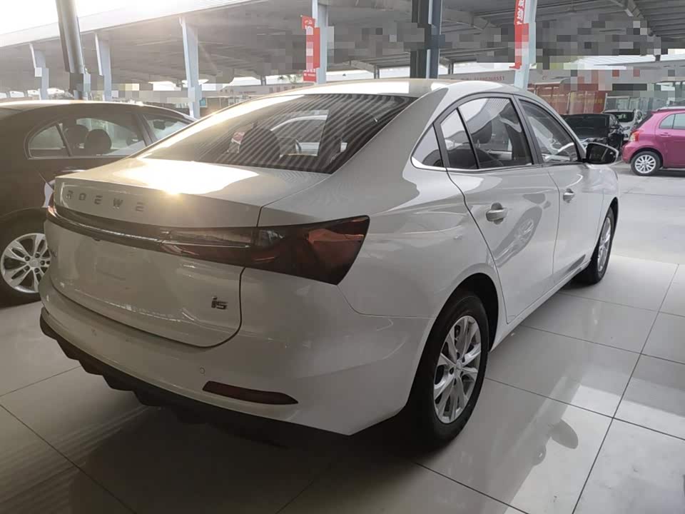 Roewe i5