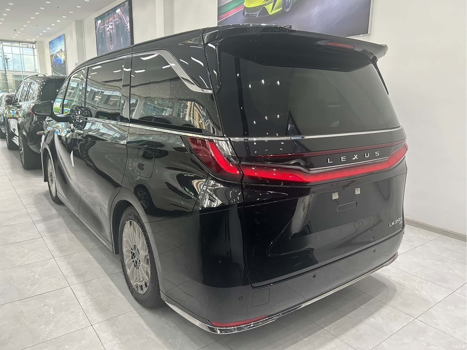 Lexus LM, 2023 10