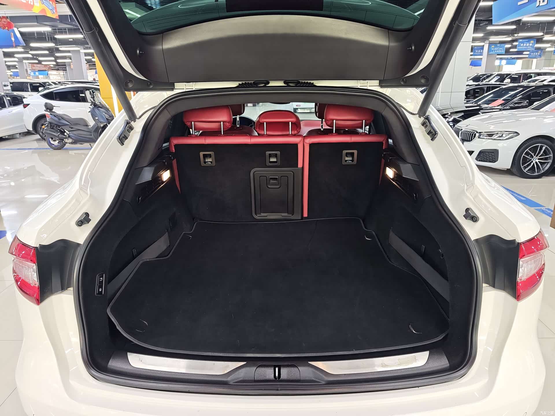Maserati Levante, 2019 10
