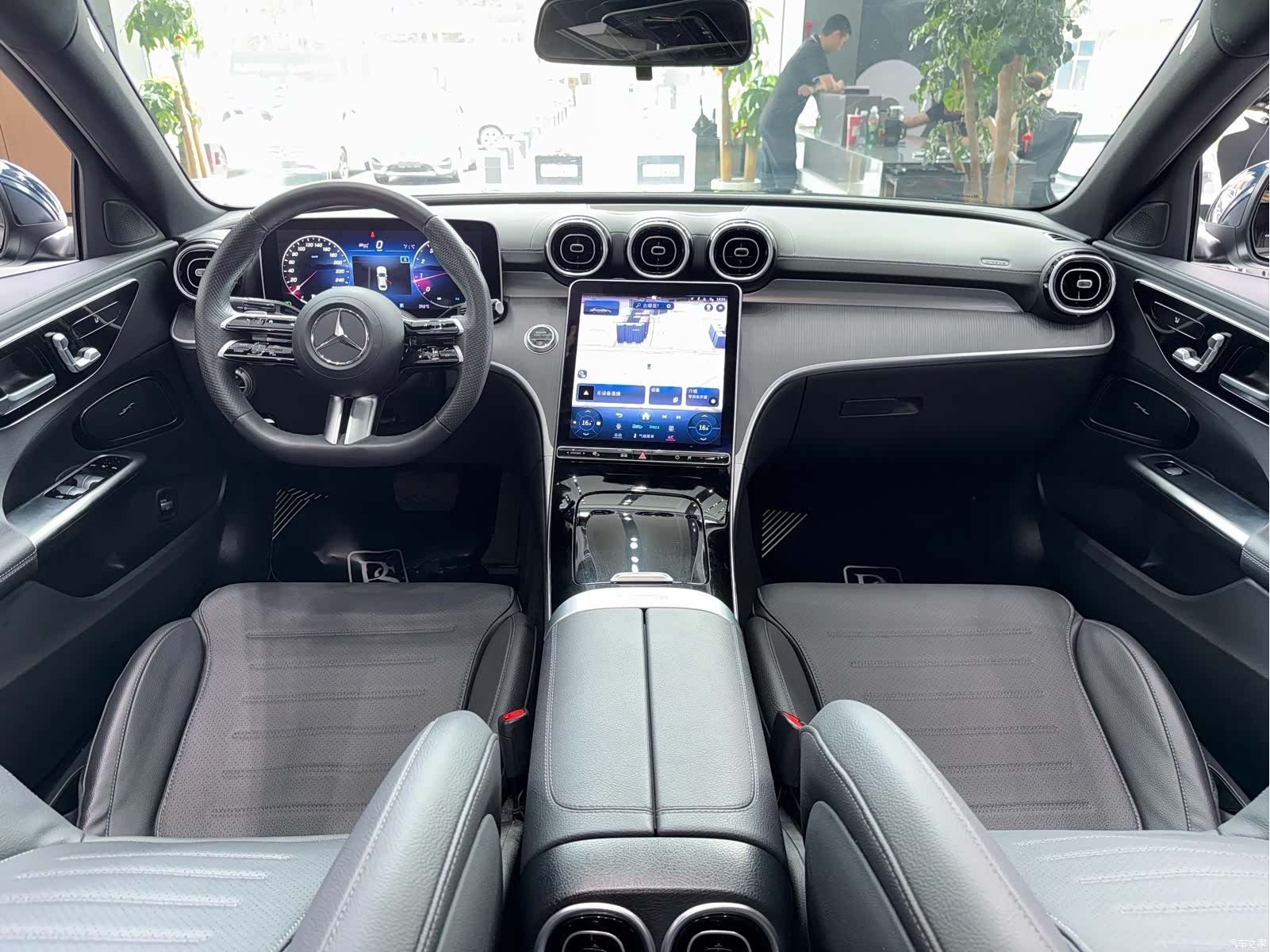 Mercedes-Benz C-Class, 2023 3