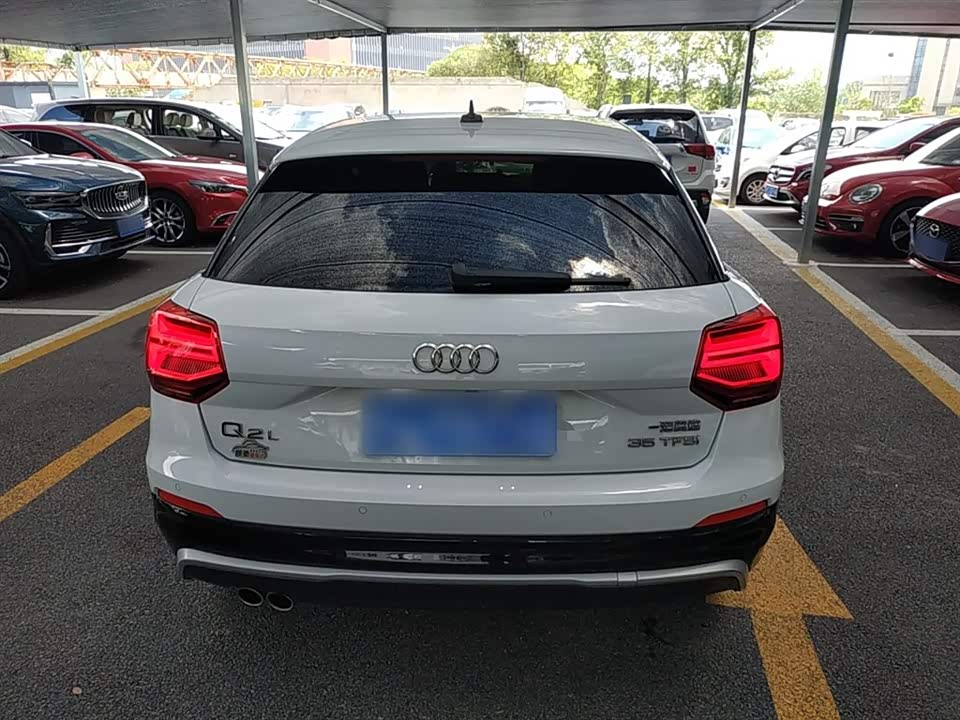 Audi Q2L Audi Q2L