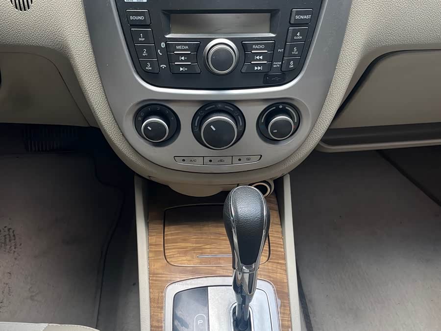 Buick LaCrosse 2016, фото 18