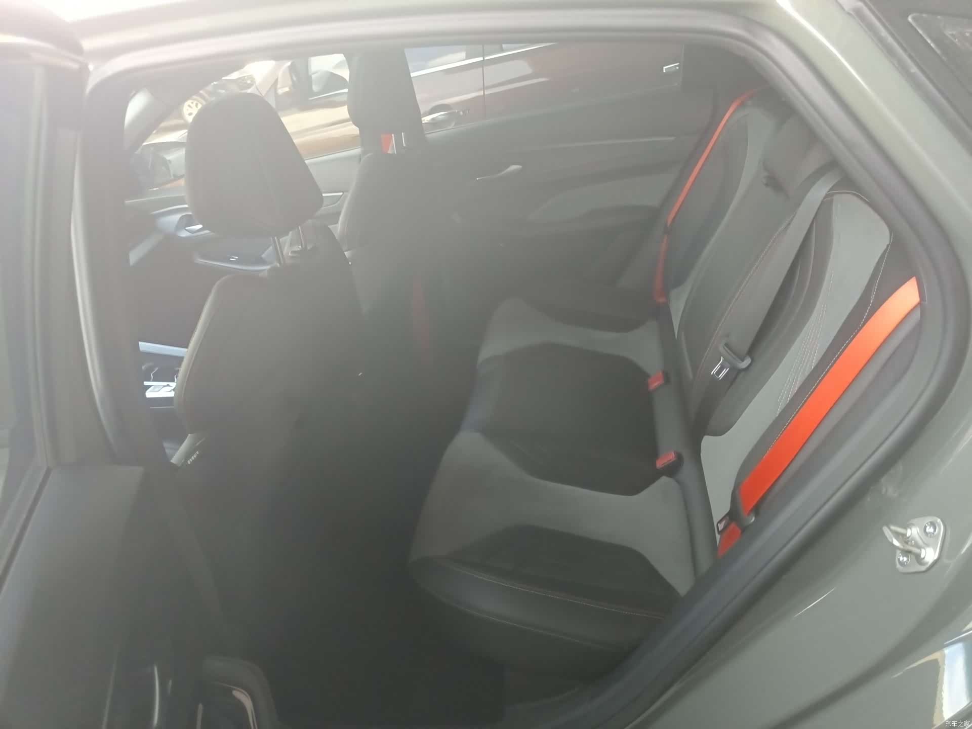 Geely Binray, 2022 10