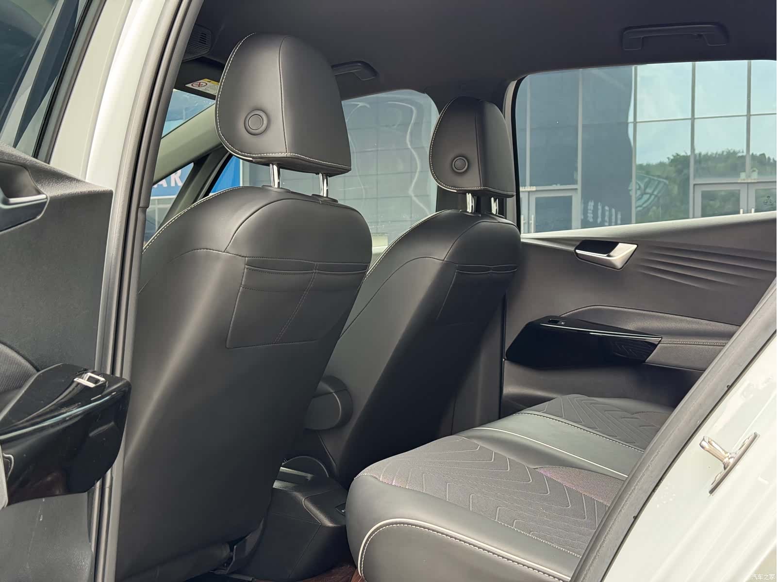 Volkswagen ID.3, 2023 все фото
