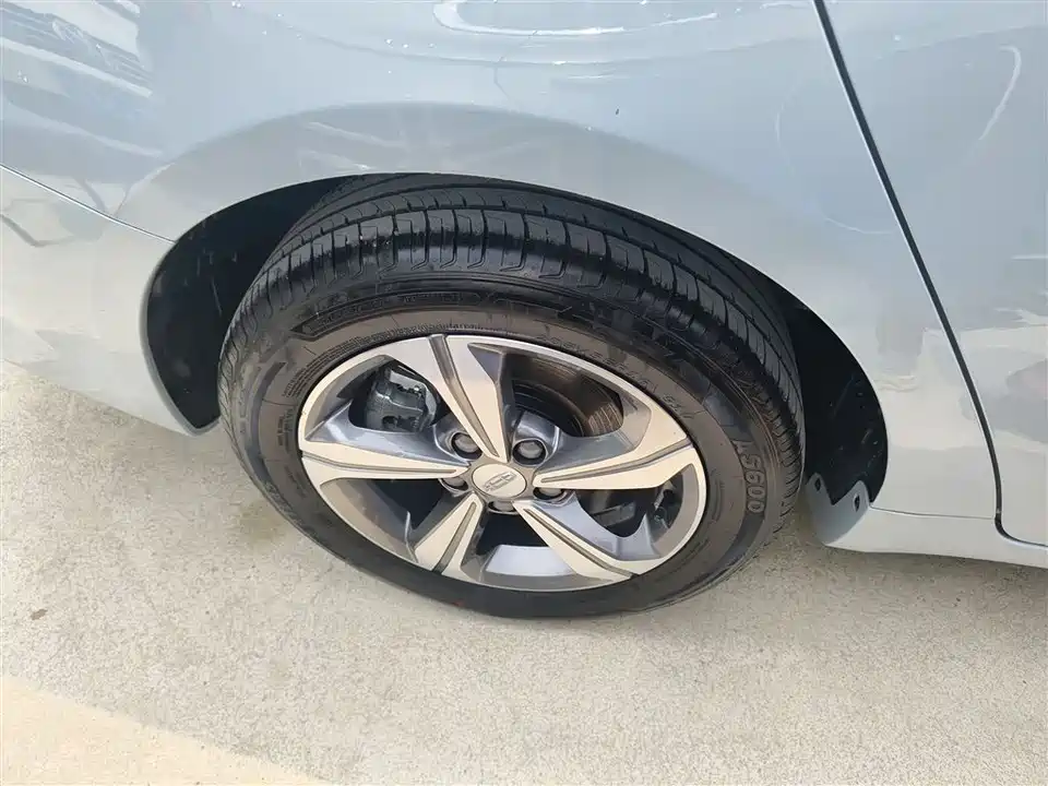 Geely Emgrand L HiP Geely Emgrand L HiP