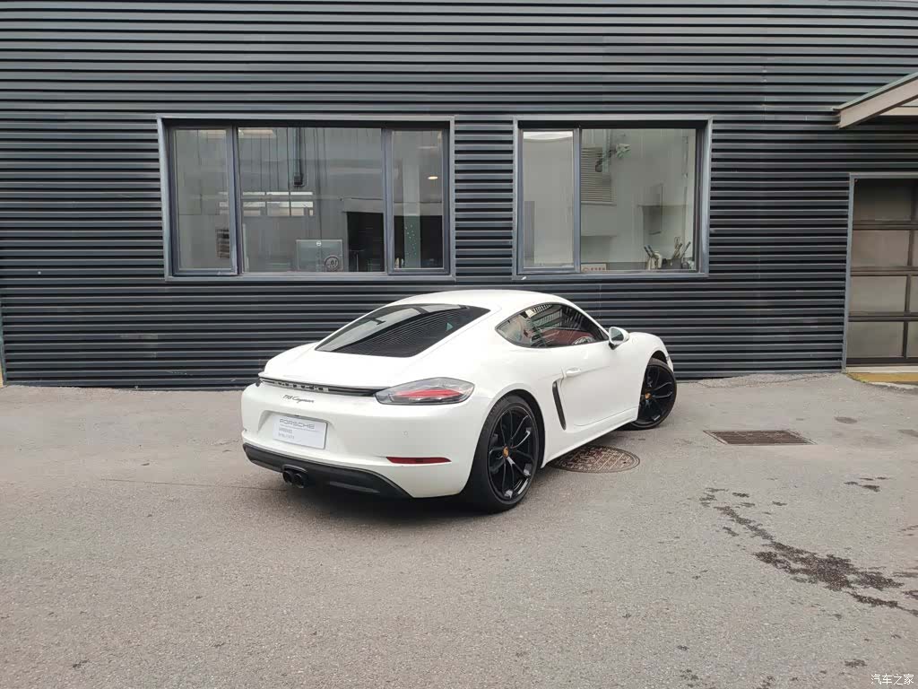 Porsche Cayman, 2025 3