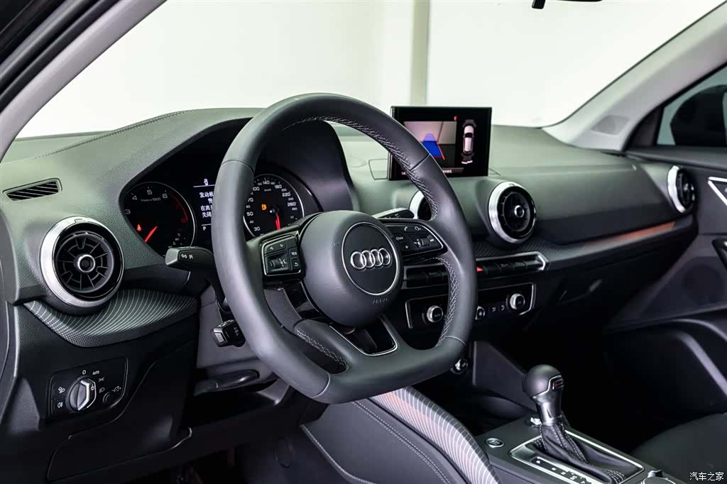 Audi Q2L, 2024 18