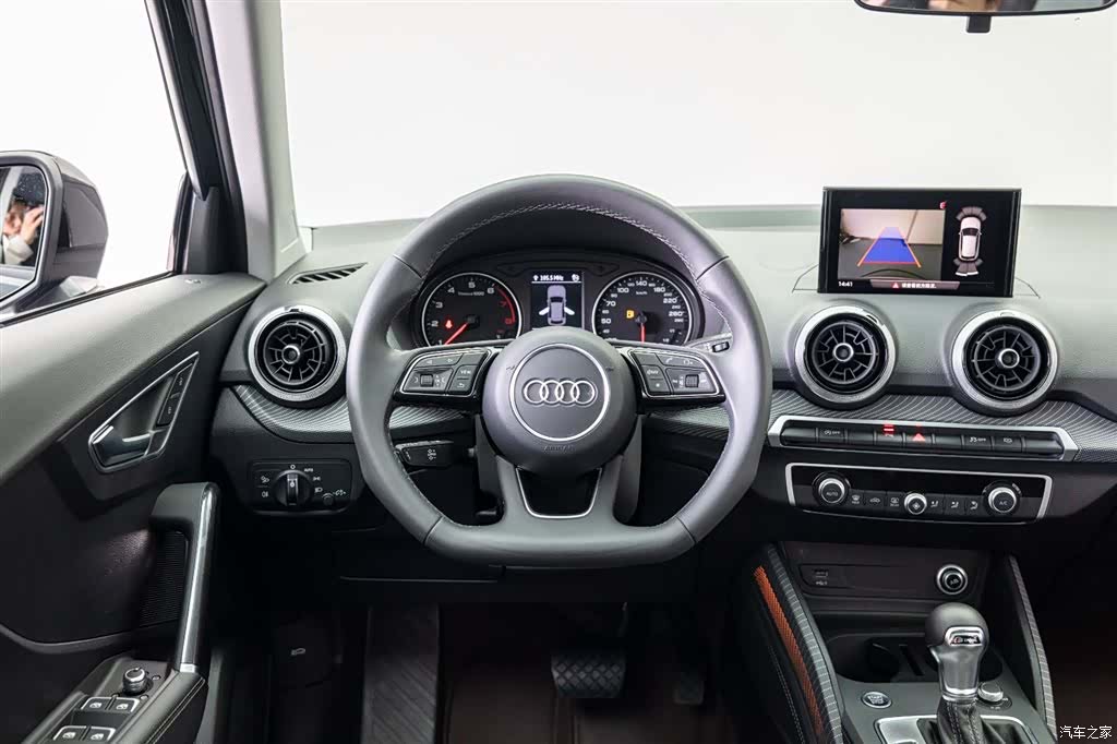 Audi Q2L, 2024 19