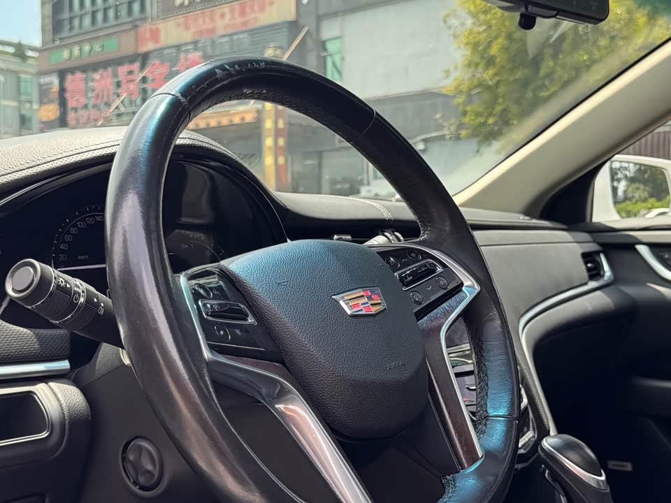 Cadillac XTS
